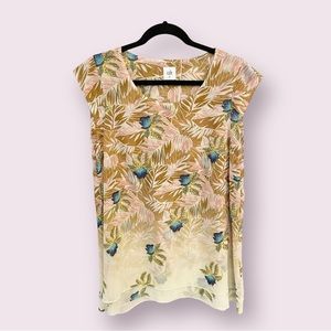 #5216 - CAbi Parlor Top - Women’s Split Back Sleeveless Floral Blouse